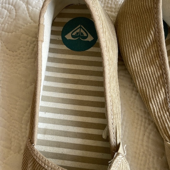 Flash sale! $5 Size 10 Roxy Pier corduroy slip on shoes. - Picture 2 of 5